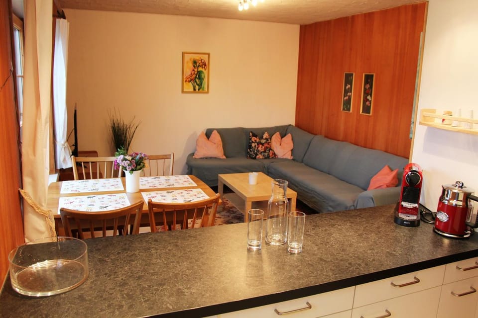 Seating area, Dining area