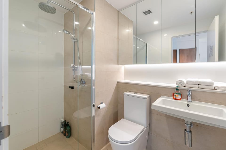 CBD Cozy 2Beds Apt at Brisbane Tallest building With Free Parking Apartment in Kangaroo Point