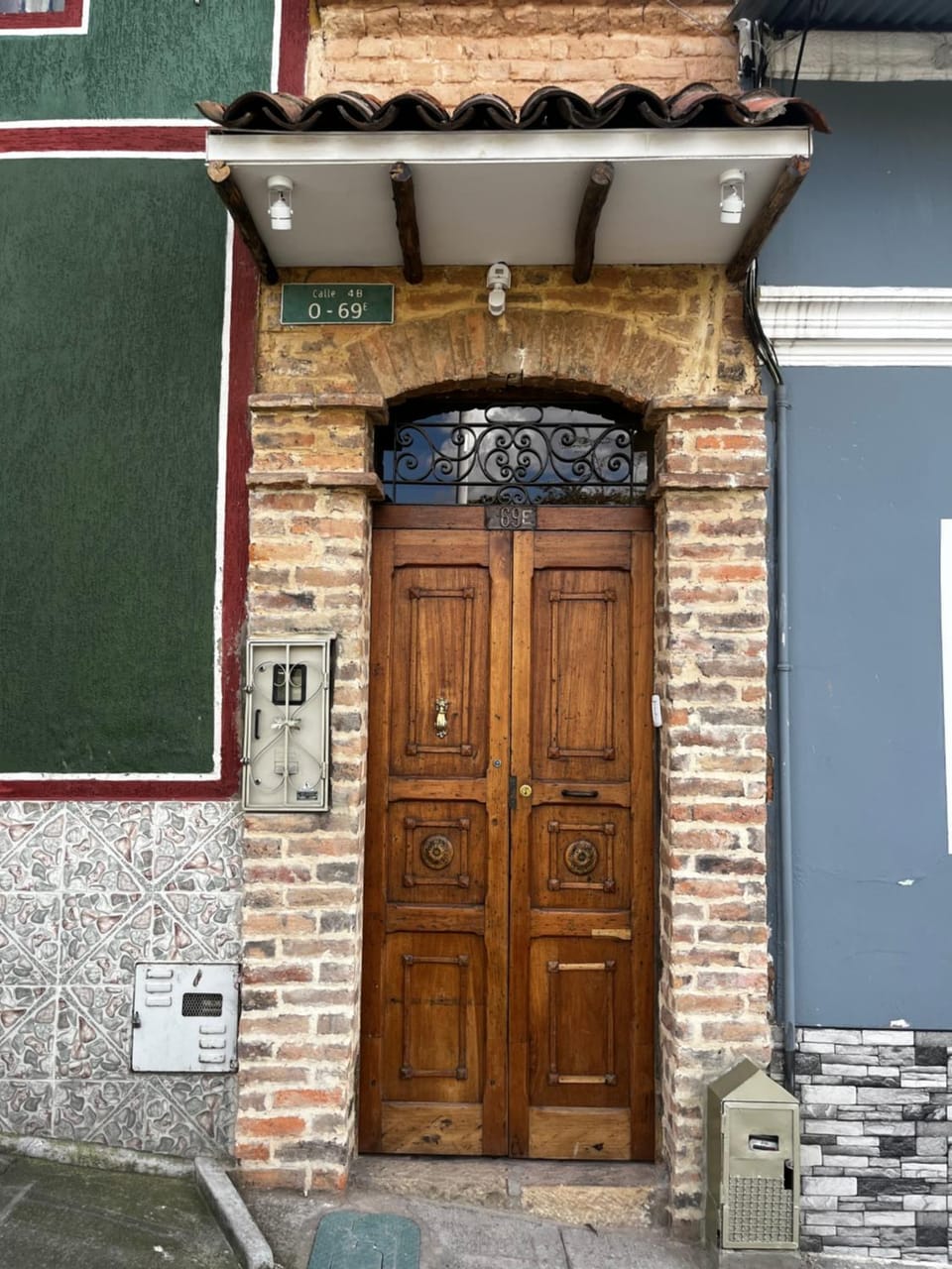 Property building, Facade/entrance, Day