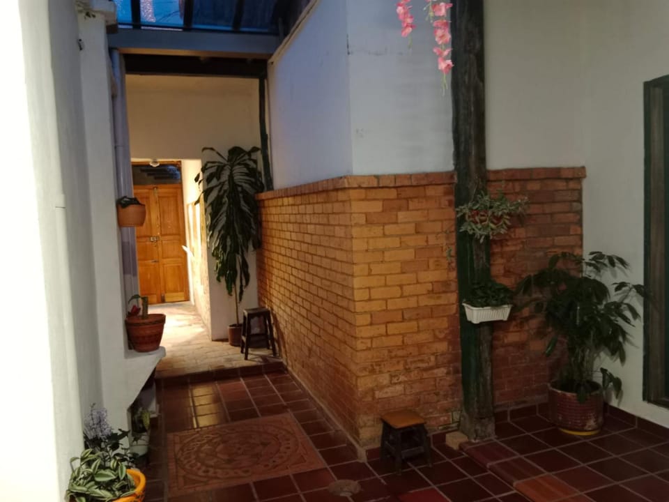 Property building, Patio, Night, Location