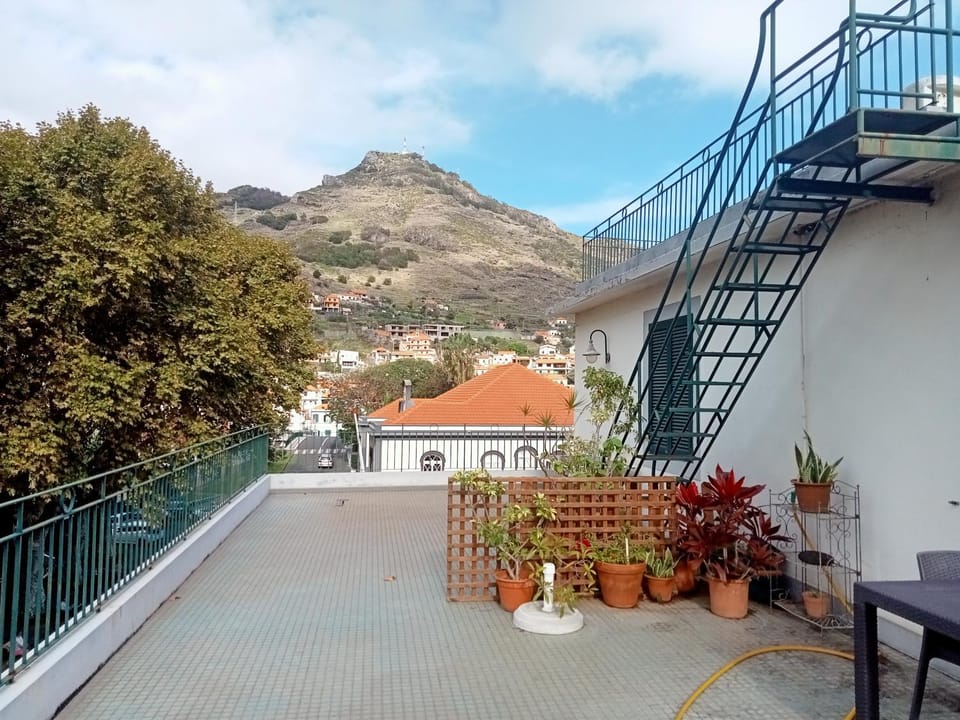 Balcony/Terrace, Mountain view
