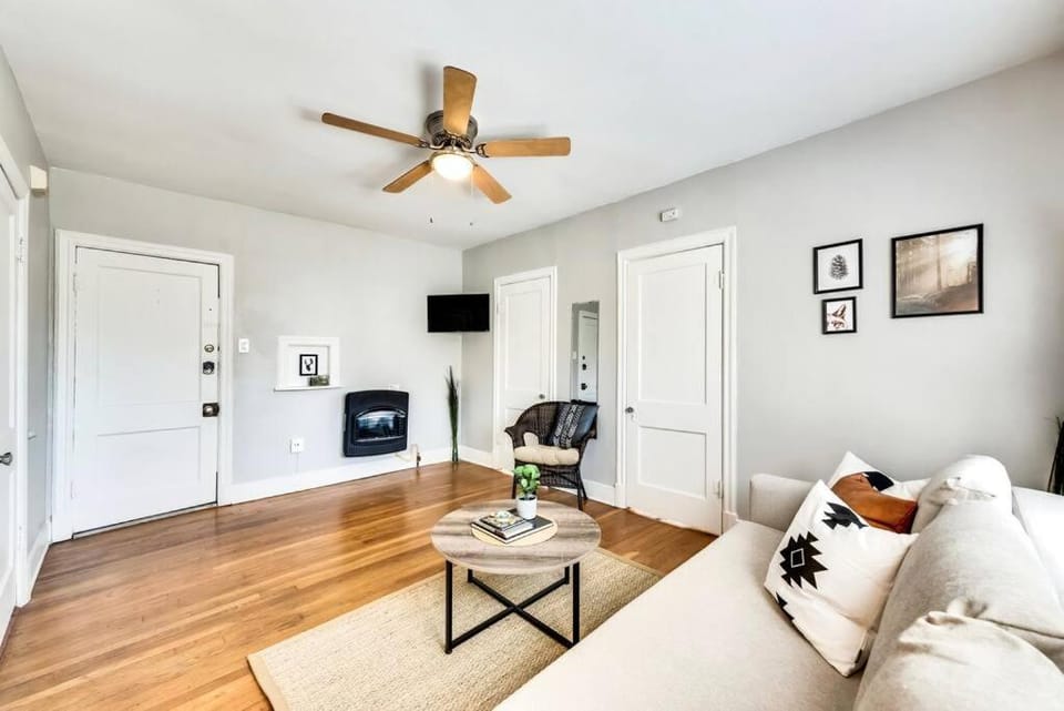 Global Cup The Vintage Stellar on Lower-Greenville Apartment in Dallas