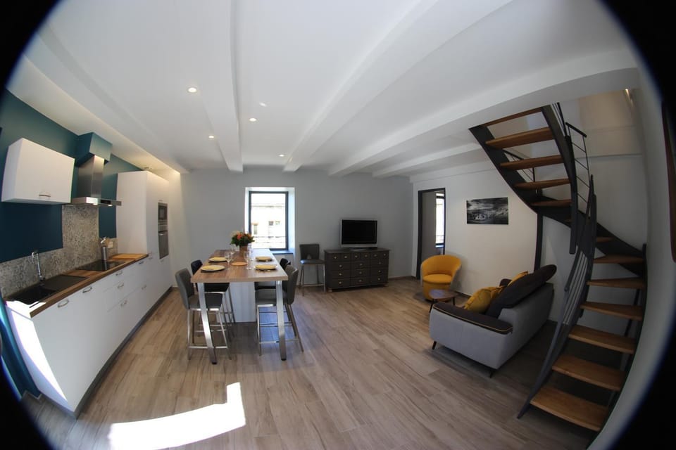 Gîte avec piscine intérieure House in Auvergne-Rhône-Alpes