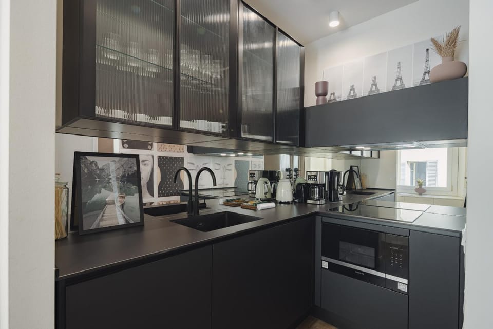 Coffee/tea facilities, microwave, kitchen
