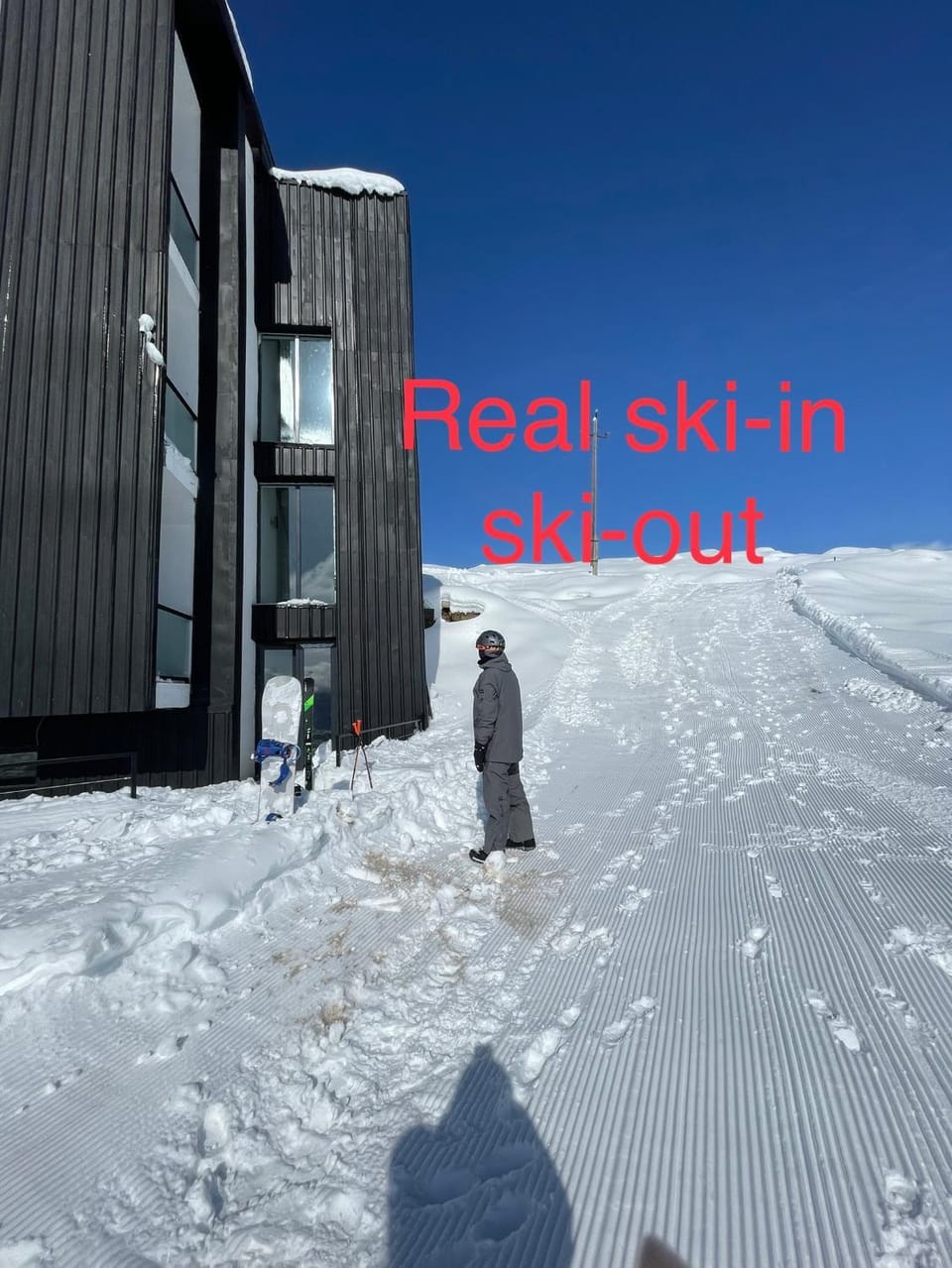 Day, Skiing, Text overlay
