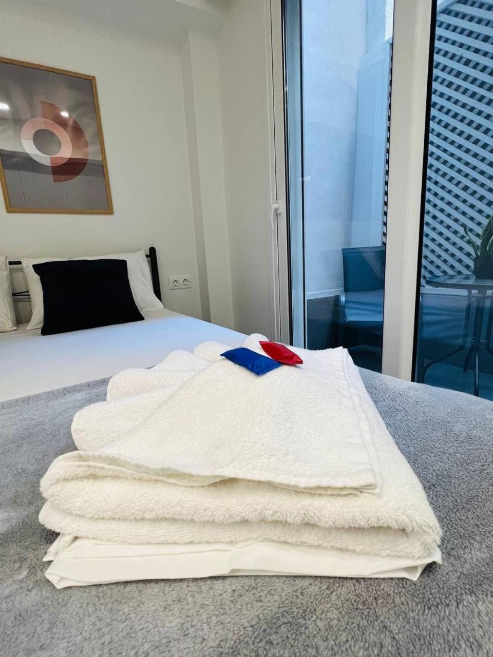 Bed, Bedroom, towels