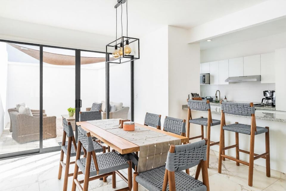 Stylish & bright contemporary 3BD I Pool! House in Playa del Carmen