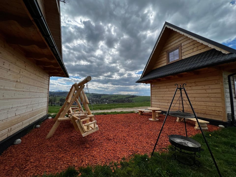 Property building, Day, Natural landscape, Mountain view