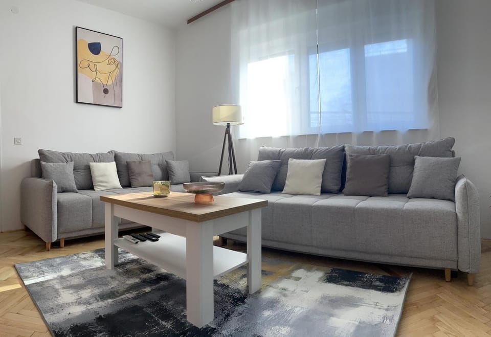 TV and multimedia, Living room, Seating area, air conditioner