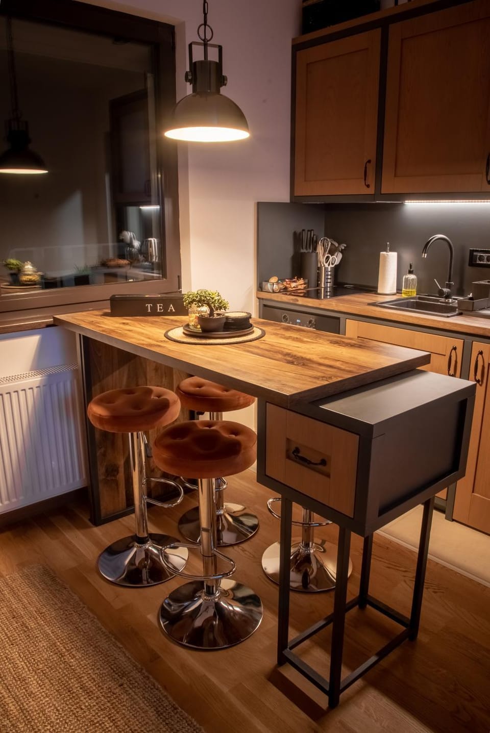 Coffee/tea facilities, Kitchen or kitchenette, Dining area, pet friendly, stove, kitchen, kitchen