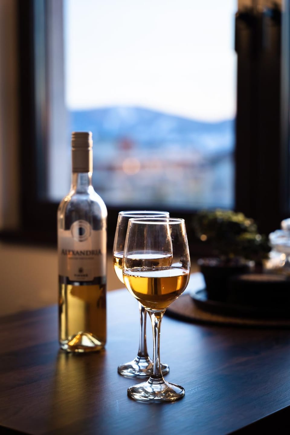 Natural landscape, Food and drinks, Mountain view, Drinks, Alcoholic drinks, kitchen