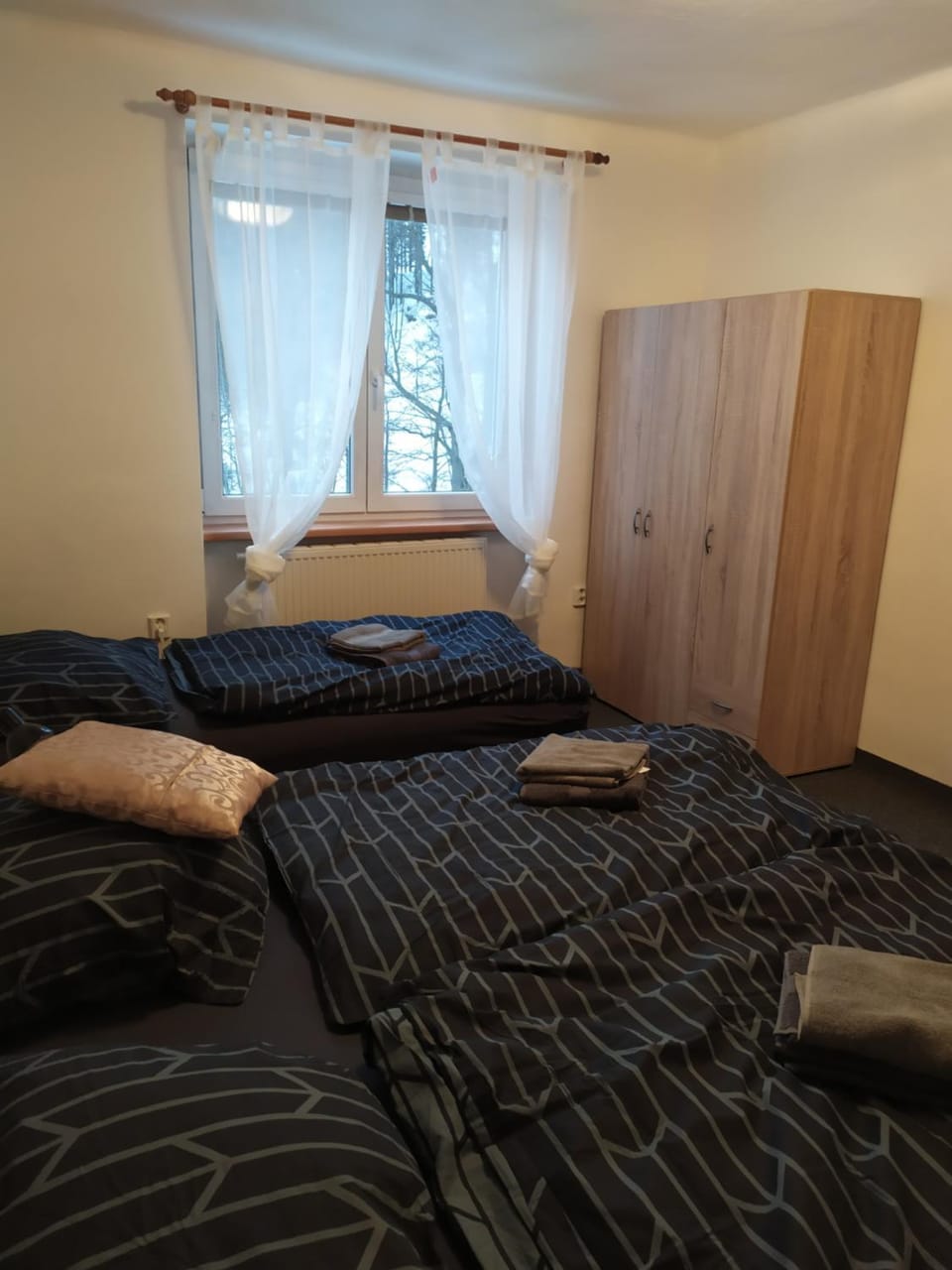 Bed, Photo of the whole room, Bedroom