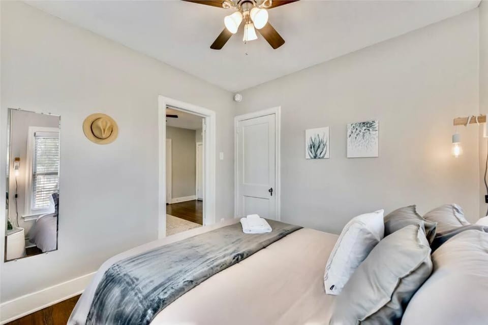 Global Cup The Belonging Flat on Lower-Greenville Ave Apartment in Dallas