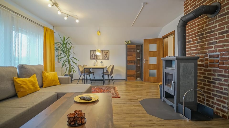 TV and multimedia, Living room, Seating area, flat iron