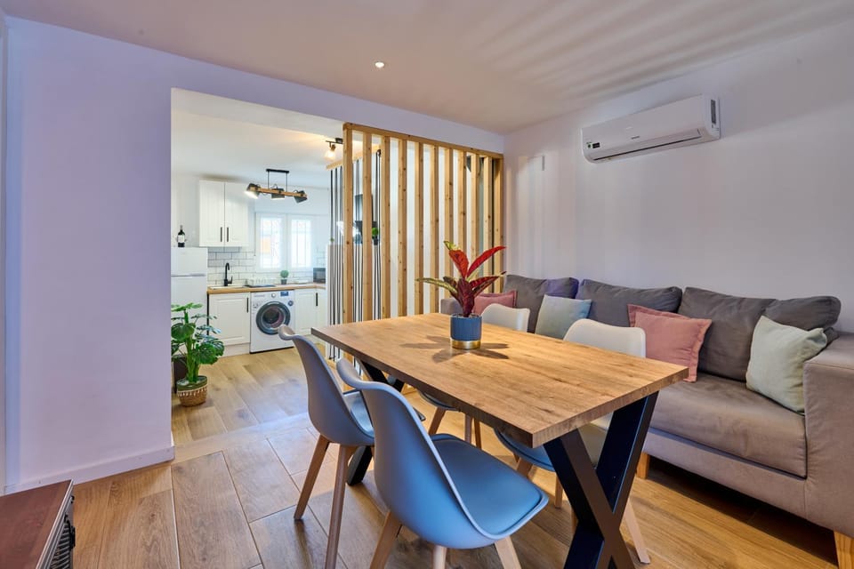 Living room, Dining area, internet, air conditioner