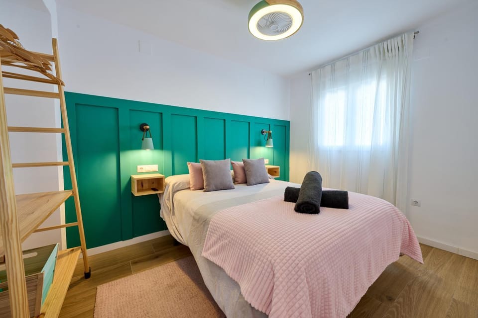 Bed, Photo of the whole room, Bedroom, fireplace, towels, wardrobe