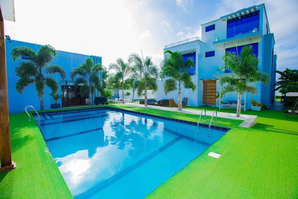 Swimming pool