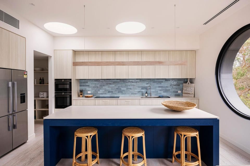 Santorini Blue Sorrento with heated spa and stunning views House in Melbourne Road