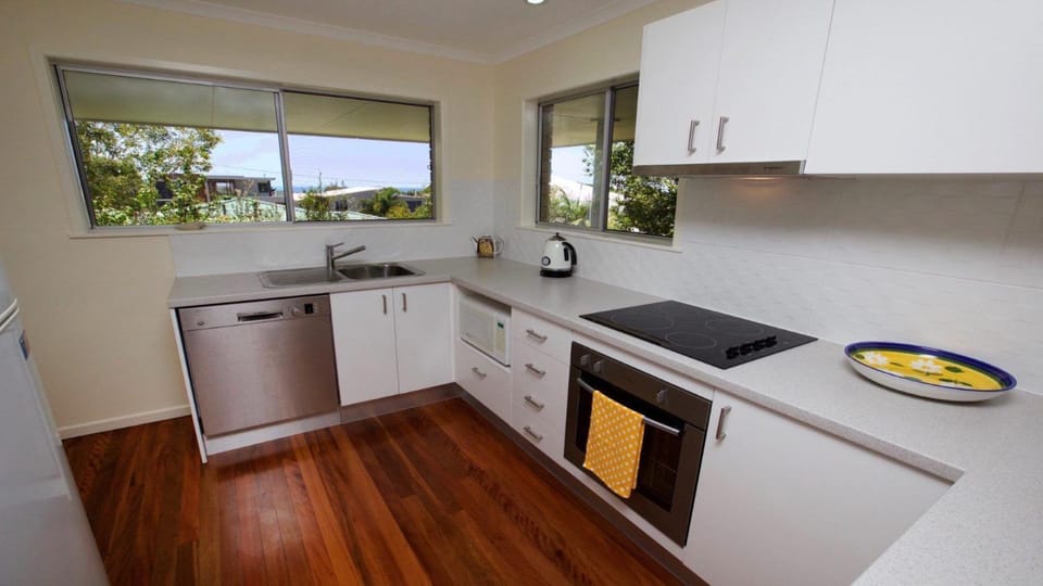 21 Cooroora Street Dicky Beach QLD House in Sunshine Coast