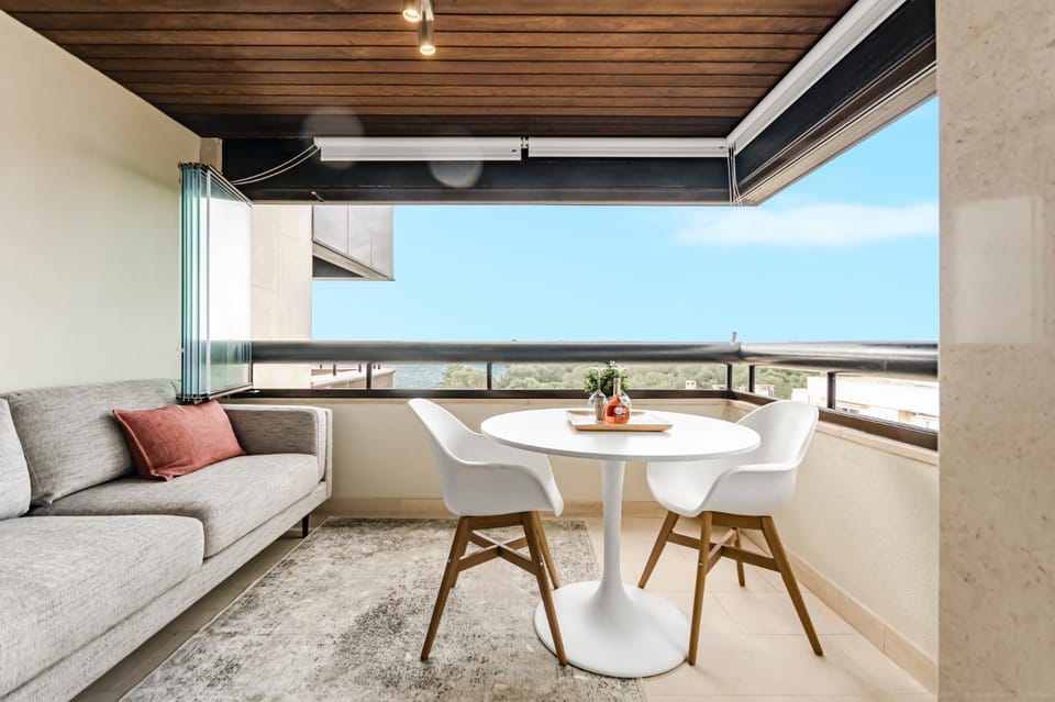 Natural landscape, View (from property/room), Balcony/Terrace, Living room, Seating area, Dining area, Sea view