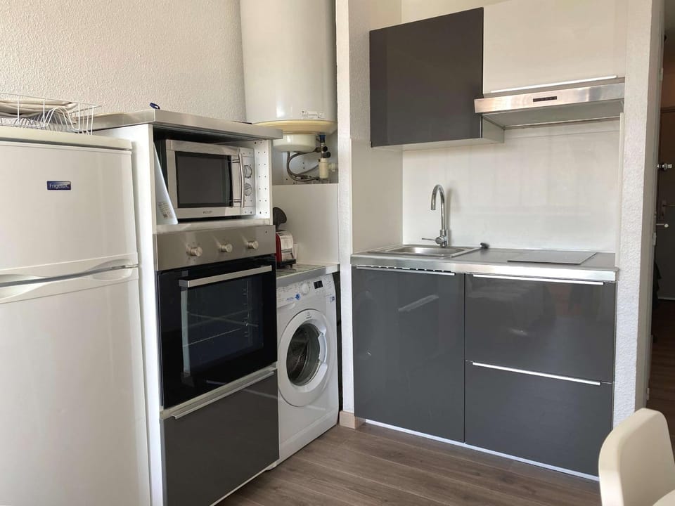 Charmant T1 à 5 min des Thermes, 2*, balcon, cuisine équipée, proche commerces - FR-1-553-179 Apartment in Balaruc-les-Bains