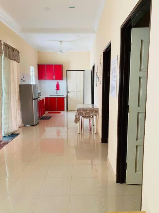 Kitchen or kitchenette, Dining area, minibar