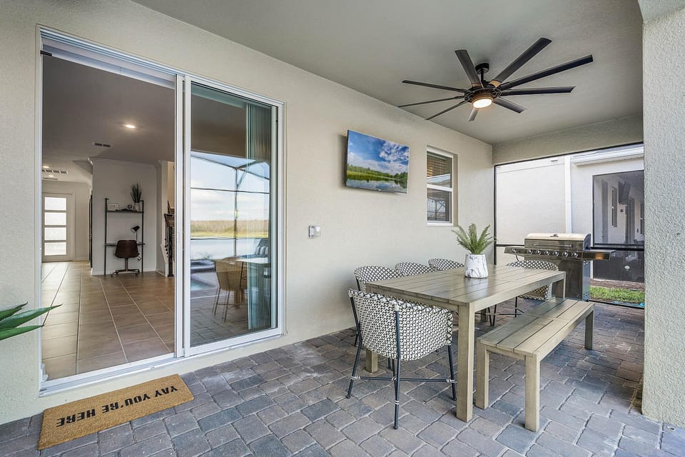 TV and multimedia, Dining area, fireplace