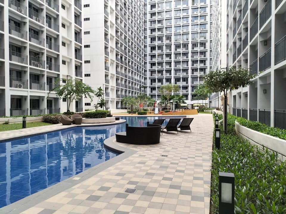 Property building, Day, Garden, Garden view, Pool view, Swimming pool, Swimming pool, sunbed