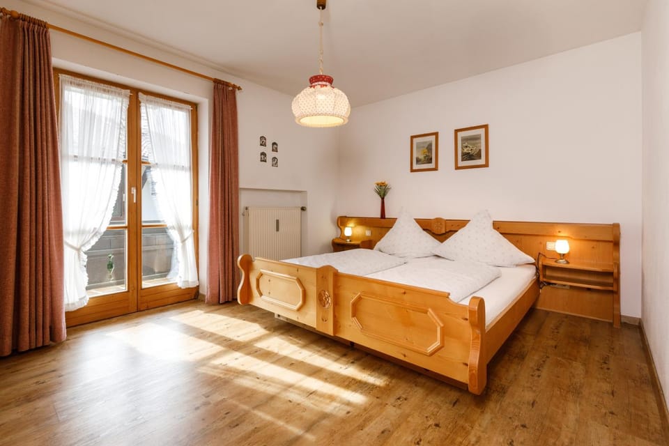 Haus Huis'n Bed and Breakfast in Grainau