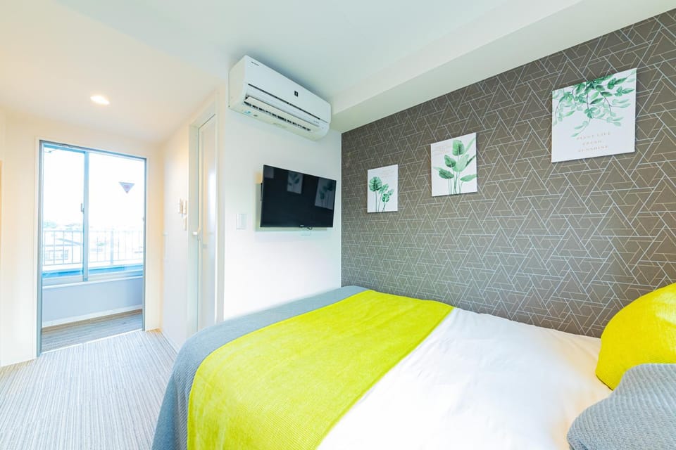 Bed, Day, Photo of the whole room, Bedroom, Time of day