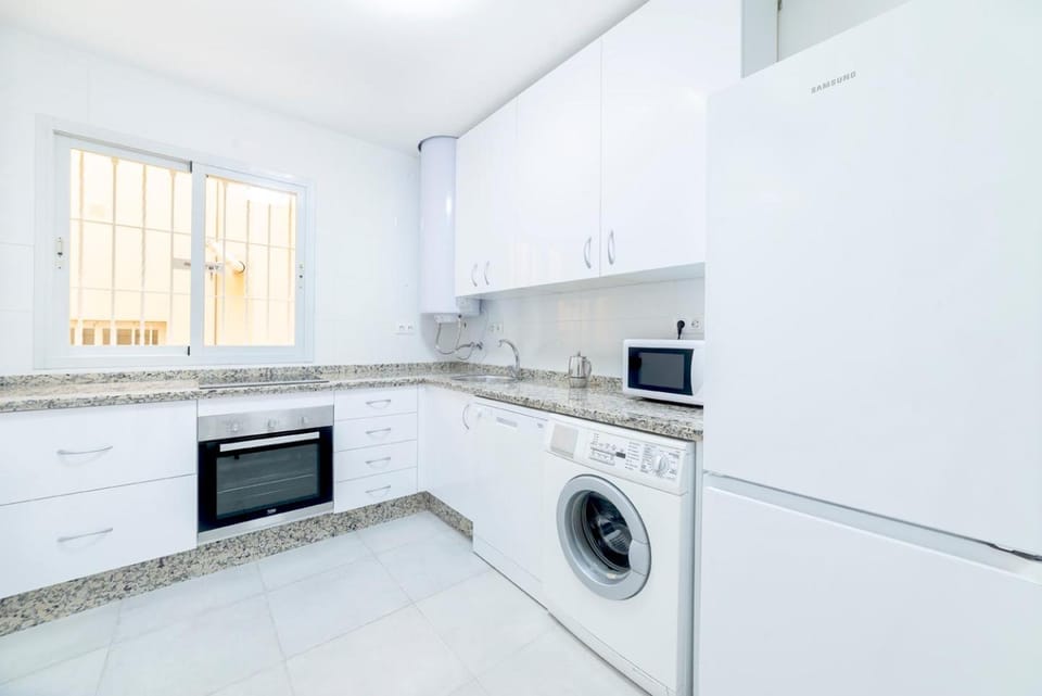 Kitchen or kitchenette, dishwasher, minibar, pet friendly, stove, washing machine