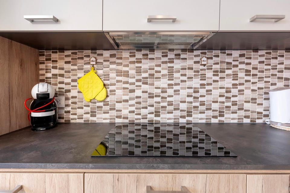 Property building, Kitchen or kitchenette, Living room