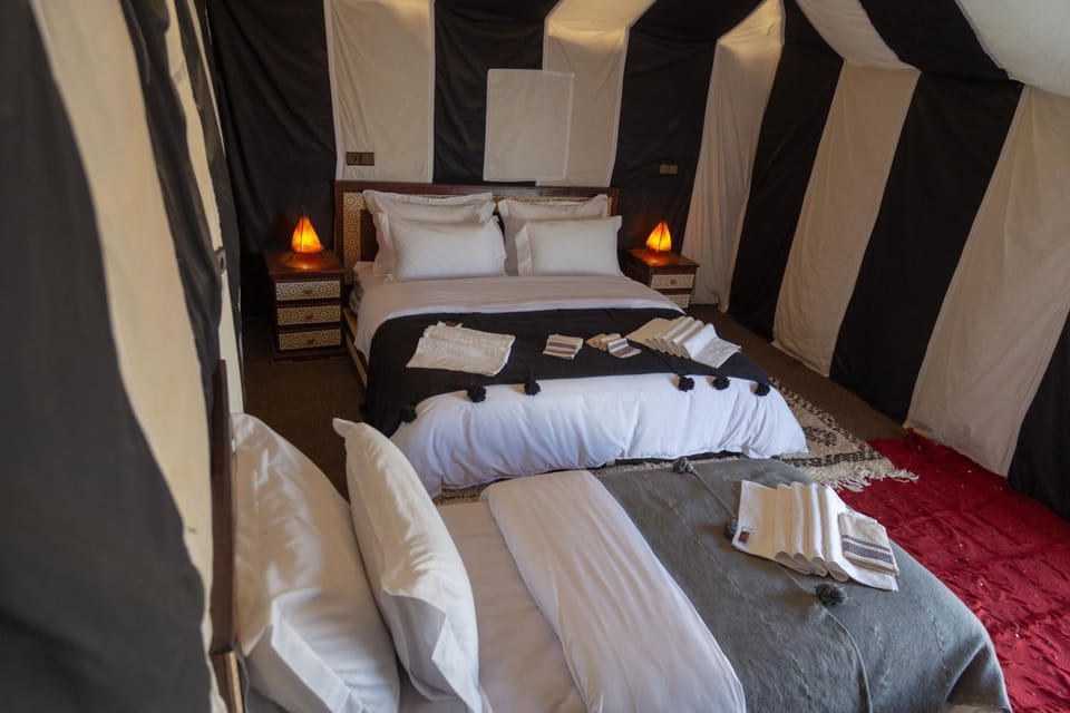 Bedroom, towels