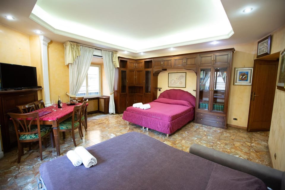 DOMUS PATRIZIA ROMANA 6 Persone Apartment in Rome