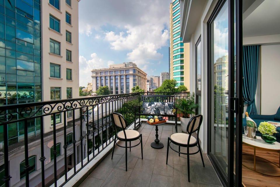 View (from property/room), Balcony/Terrace, City view, Landmark view