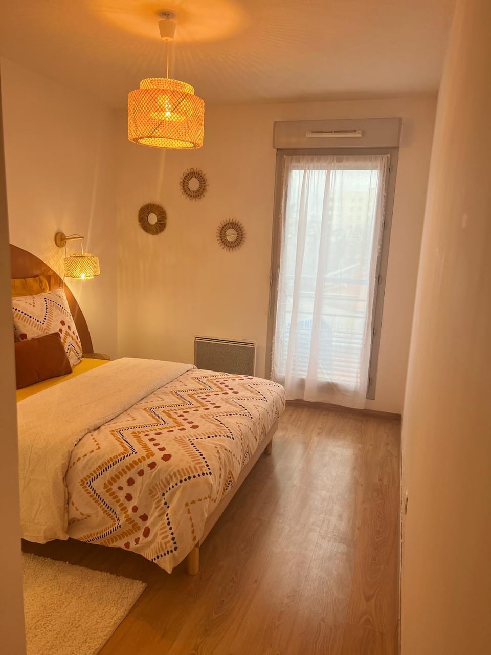 Bed, Photo of the whole room, Bedroom