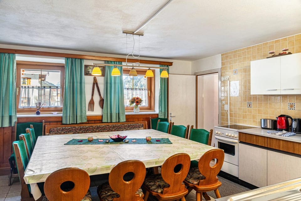 Property building, Kitchen or kitchenette, Living room