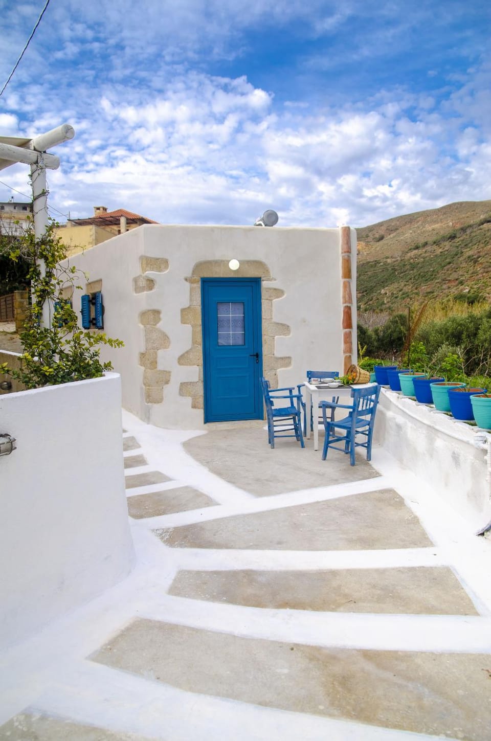 Property building, Day, Natural landscape, Balcony/Terrace