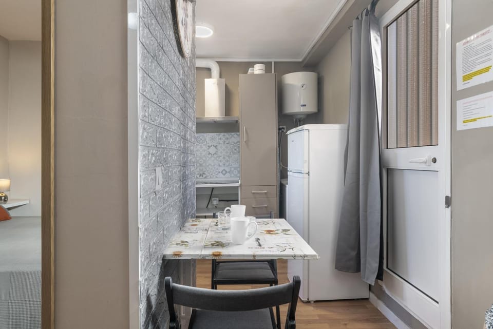 Property building, Kitchen or kitchenette, Living room