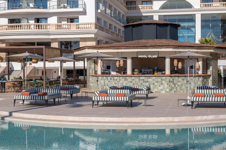 Restaurant/places to eat, Swimming pool, Drinks