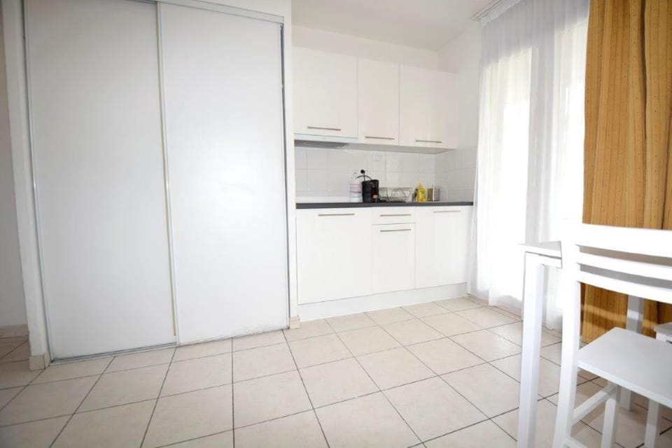 Kitchen or kitchenette, Dining area, wardrobe