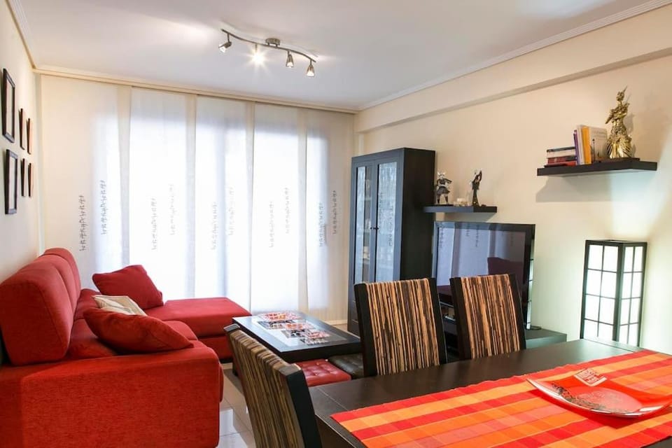 TV and multimedia, Living room, Seating area, Dining area