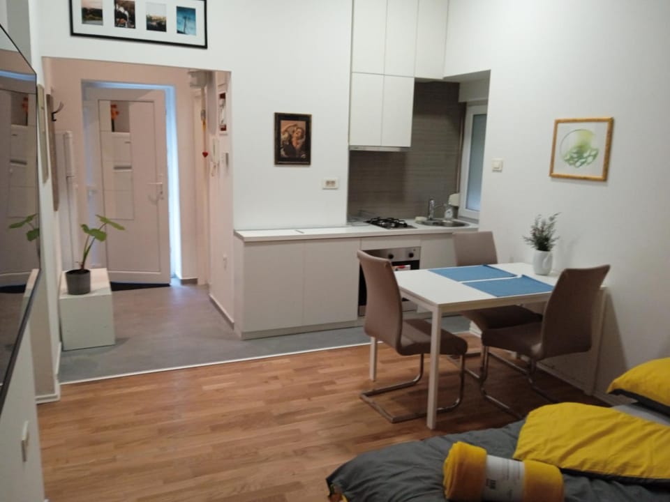 Kitchen or kitchenette, Living room, Dining area