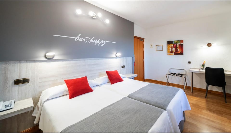 Bed, Photo of the whole room, Bedroom, hair dresser