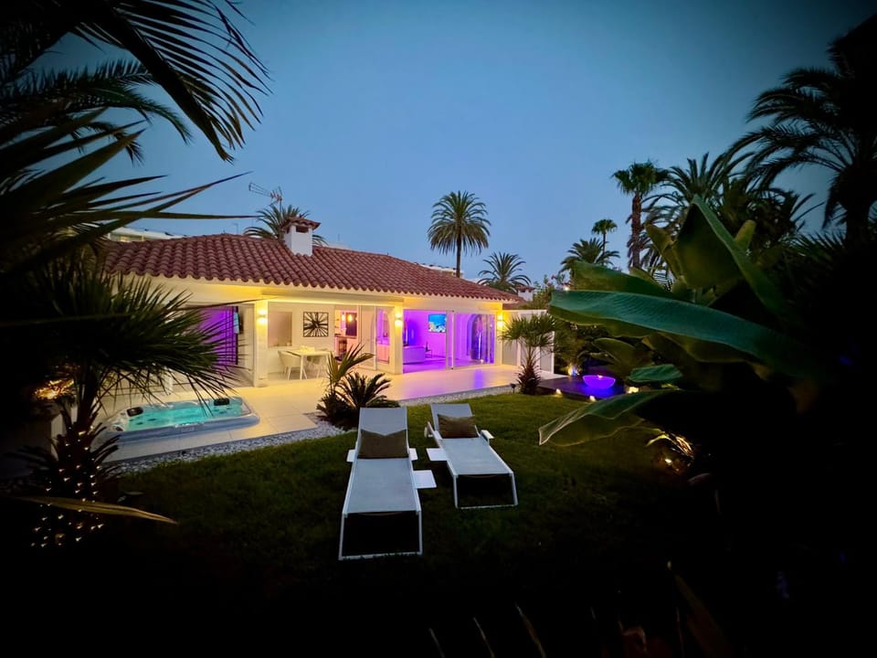 Sun Club P65 Premium Bungalow House in Maspalomas