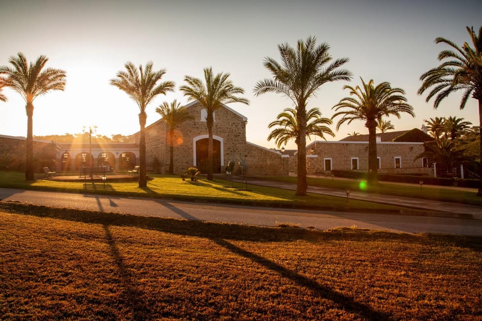 Property building, Restaurant/places to eat, Day, Natural landscape, Garden, Sunrise