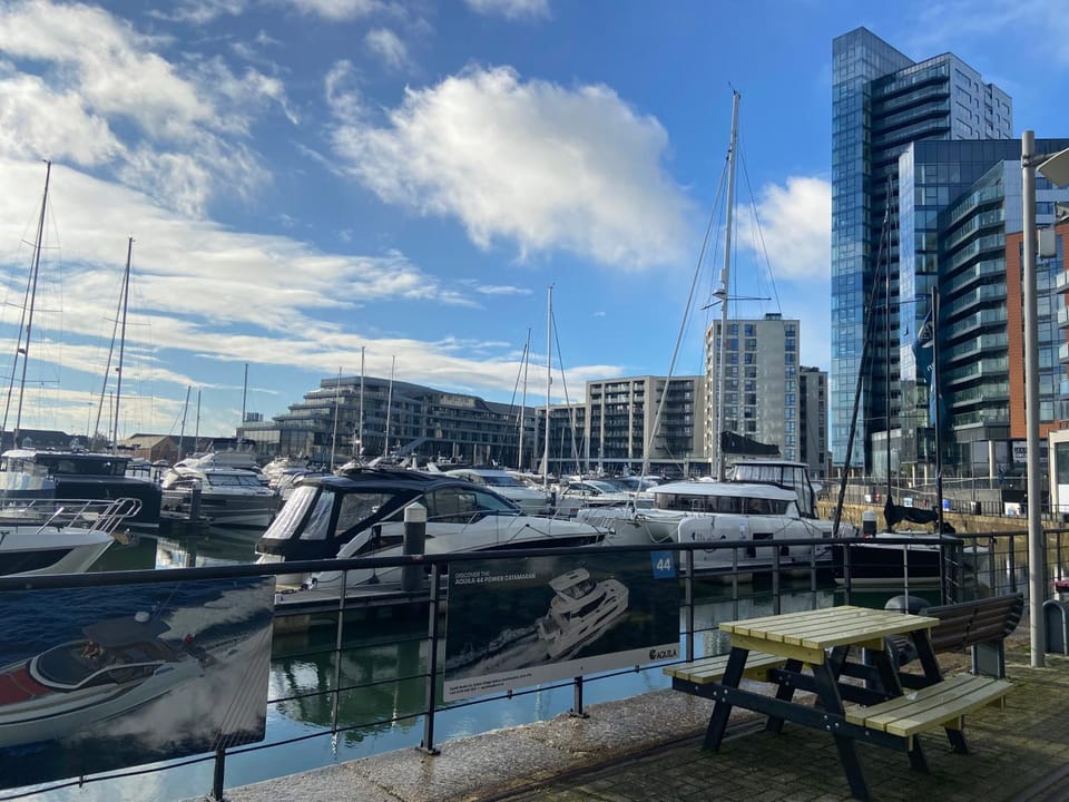 2 bedroom near ocean village Marina port apartment Apartment in Southampton