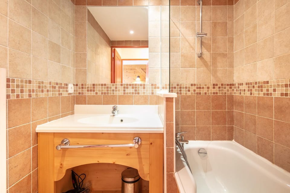 Bathroom, Bath
