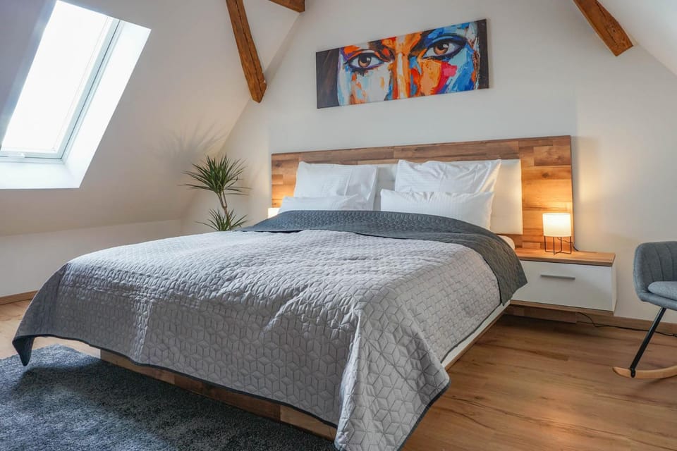 Bed, Photo of the whole room, Bedroom