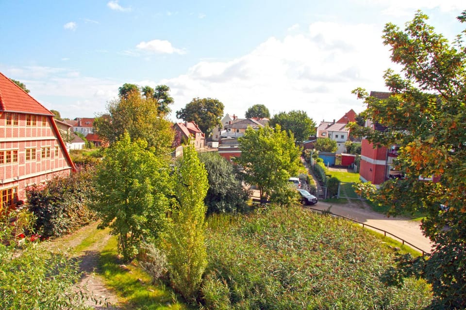 Neighbourhood, Street view
